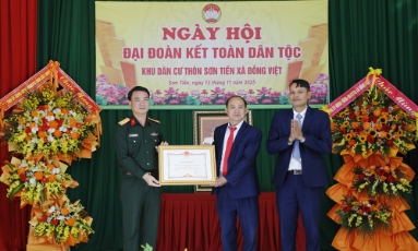  Lãnh đạo Bộ Chỉ huy quân sự tỉnh dự Ngày hội Đại đoàn kết tại thôn Sơn Tiến